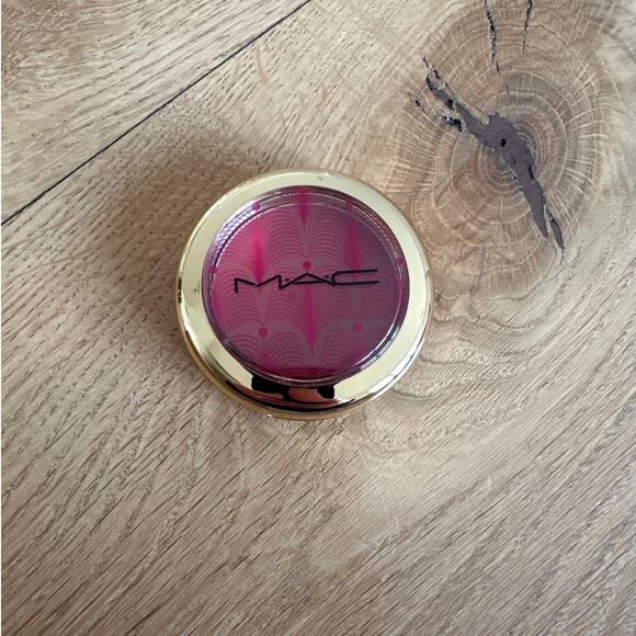 Mac Cosmetics - Skinfinish Metallic Cream Blush in Coveted Coral - Picture 1 of 3